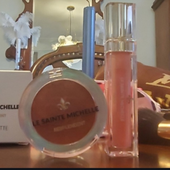 Contour Blush Powder - Picture 3 of 3